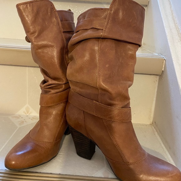 Boots - Picture 3 of 4